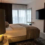فندق The Newsha Signature 4*