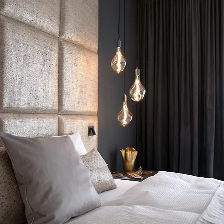 The Newsha Signature