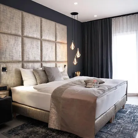 The Newsha Signature