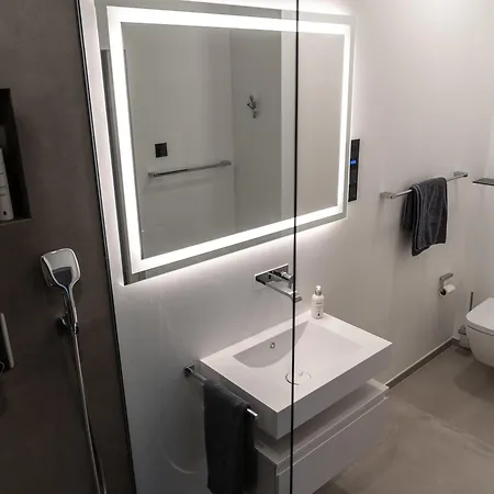 The Newsha Signature 4*