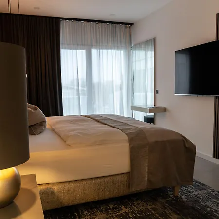 Hotel The Newsha Signature 4*