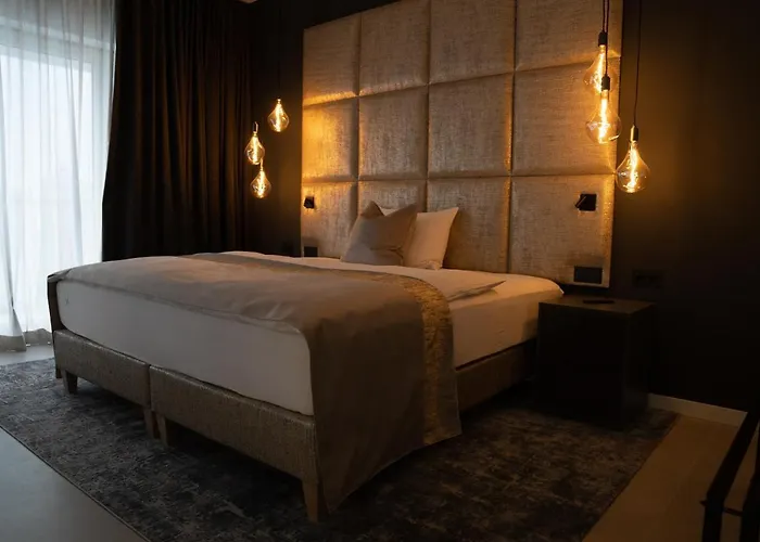 The Newsha Signature