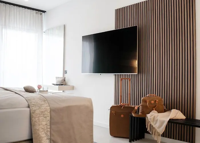 The Newsha Signature 4*