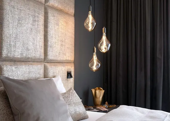 The Newsha Signature