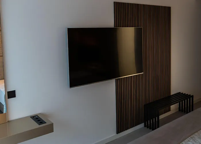 The Newsha Signature 4*