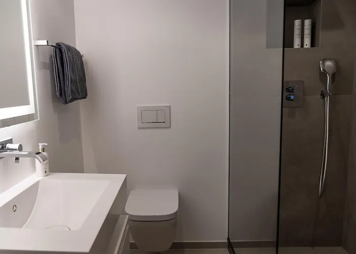 מלון The Newsha Signature