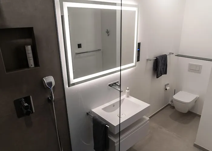 The Newsha Signature 4*