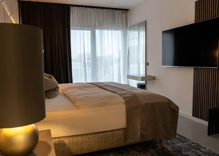 Hotel The Newsha Signature 4*