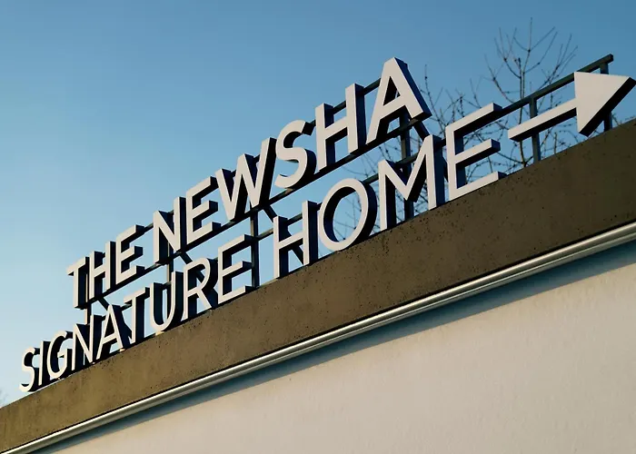 Hotel The Newsha Signature 4*